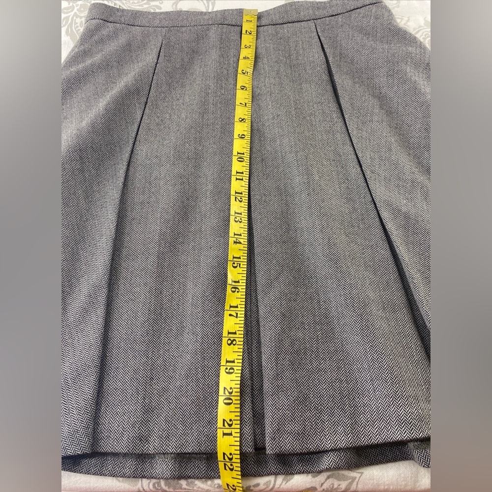 Brooks‎ Brothers Tweed Skirt
Womens 12 Black & White Pleated
Office/Business - Picture 5 of 8